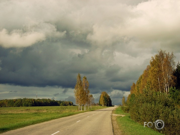 mākoņi nāk no Dundagas...