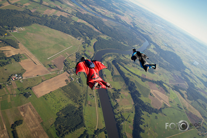 Wingsuit lidojumu filmēšana reklāmas klipam