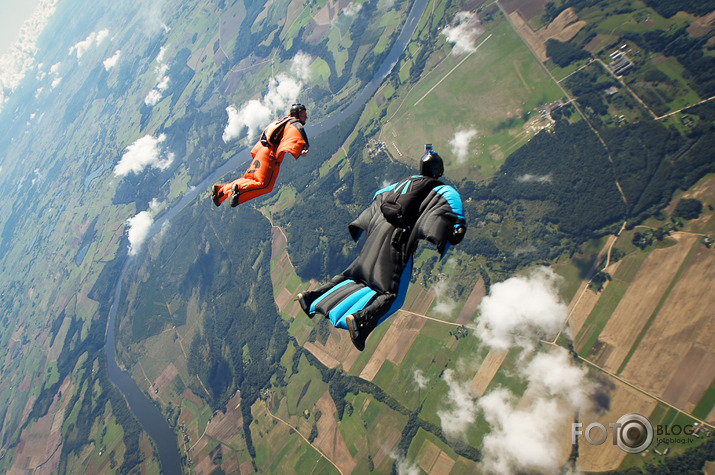 Wingsuit lidojumu filmēšana reklāmas klipam