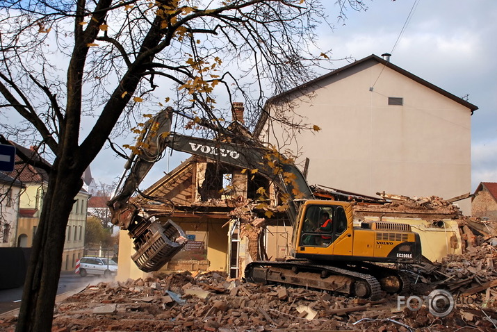 Ko parasti dara..., kad kaut kas kļūst lieks un vēl traucē....???