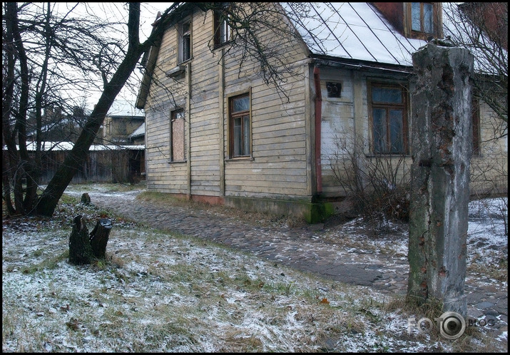 Vienas ielas garumā . / Āgenskalns /