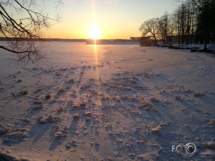 Februāra saules riets uz Daugavas