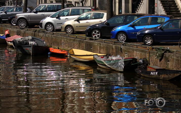 Amsterdamas kanāli rīta saulē