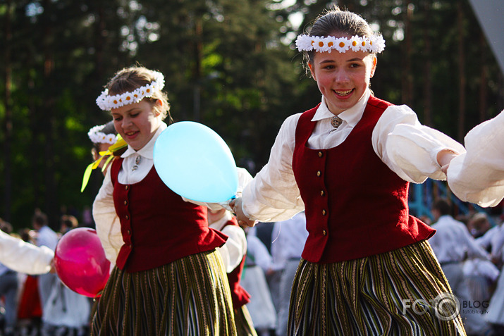 Skolēnu koncerts mežaparkā "Mēs - pilsētai ceRīgai" - 2.06.2012. 