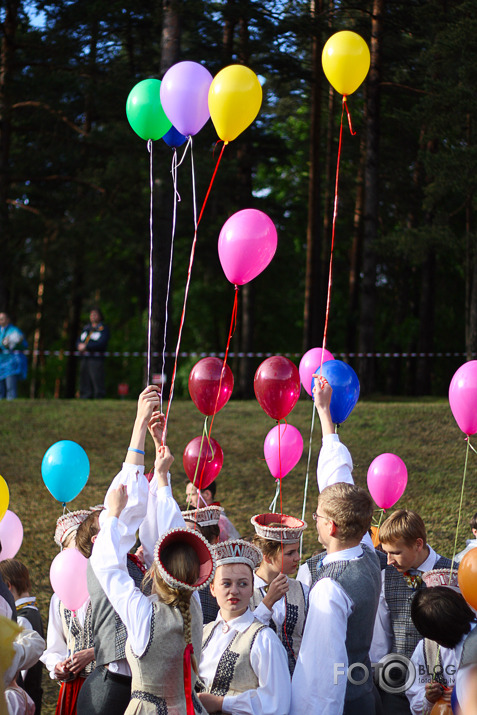 Skolēnu koncerts mežaparkā "Mēs - pilsētai ceRīgai" - 2.06.2012. 