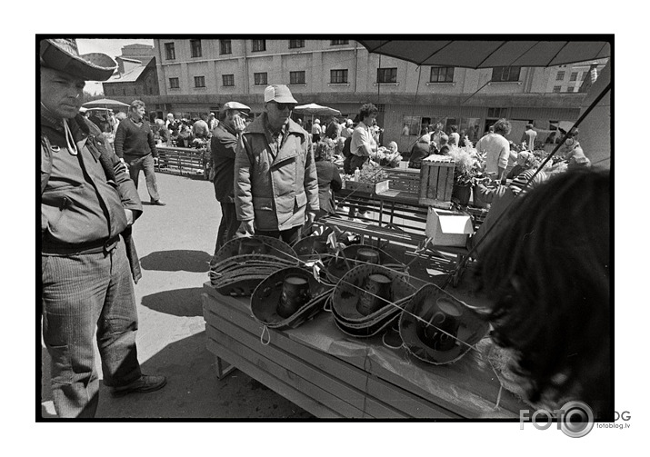 Gaumīgas galvassegas no 1989.gada vasaras kolekcijas.