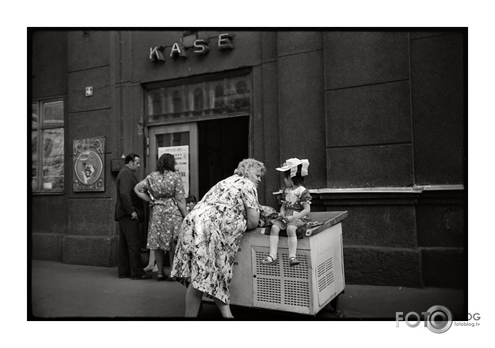 Gaumīgas galvassegas no 1989.gada vasaras kolekcijas.