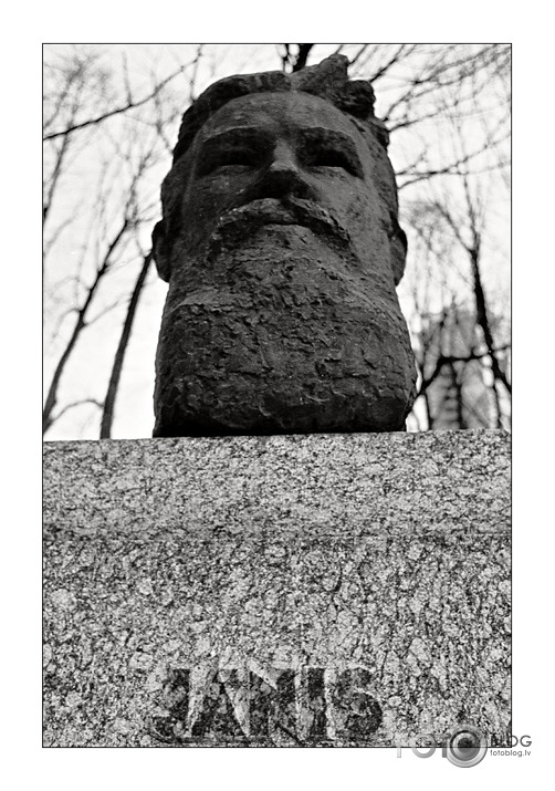Seši Jāņi un Vladimirs.
