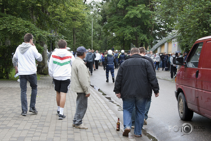 Kā poļi uz futeni gāja...