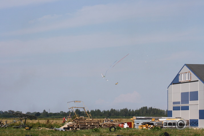 ieskats aviošovā gan no Spilve ,gan no virs Daugavas