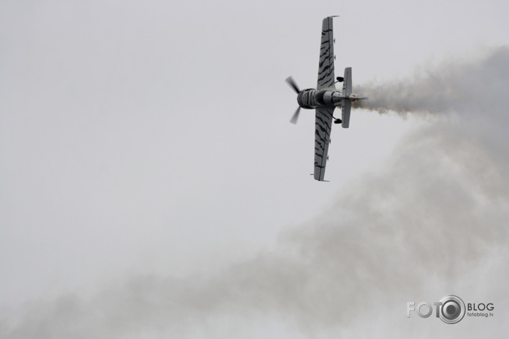 ieskats aviošovā gan no Spilve ,gan no virs Daugavas