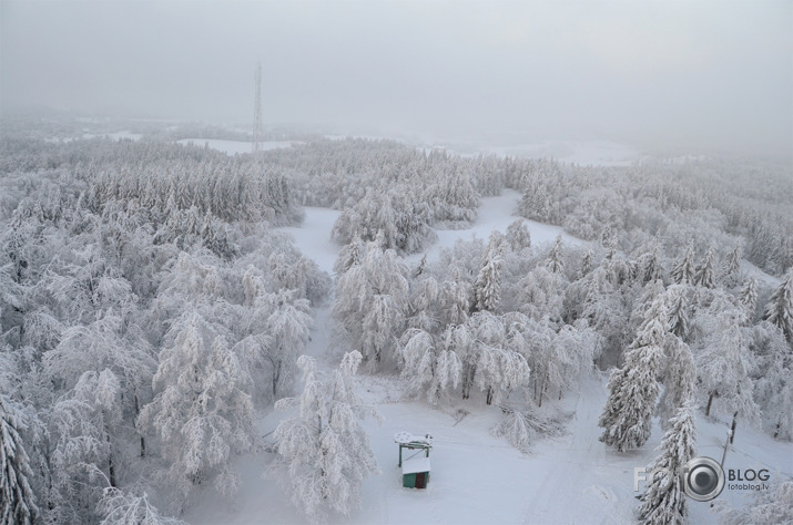 773 caurumi Gaiziņkalna torņa sienās?