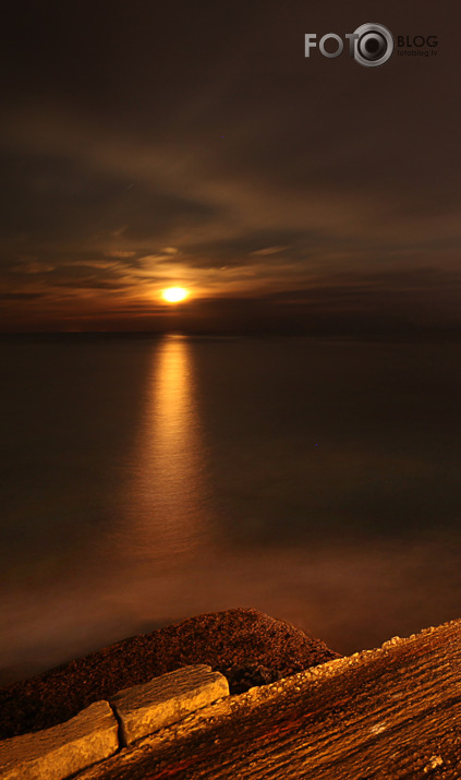 Moon rise in Malta