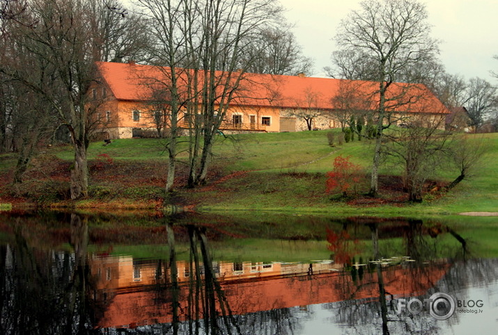 Rudens spogulī skatos...