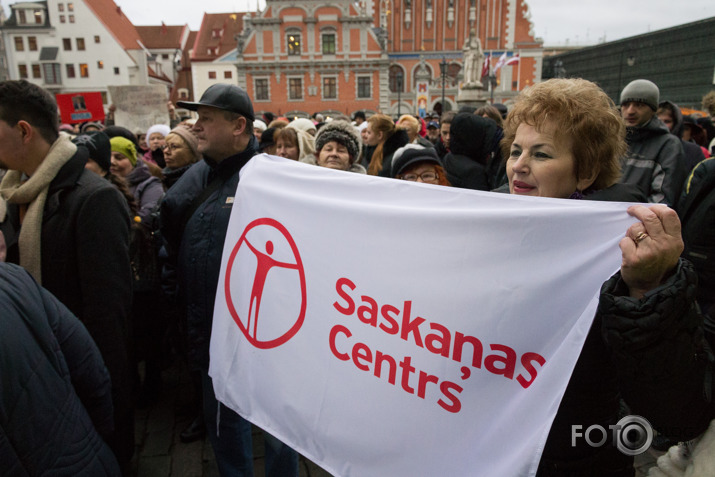 Ušakova atbalsta/pretinieku mītiņš pie Rīgas Domes