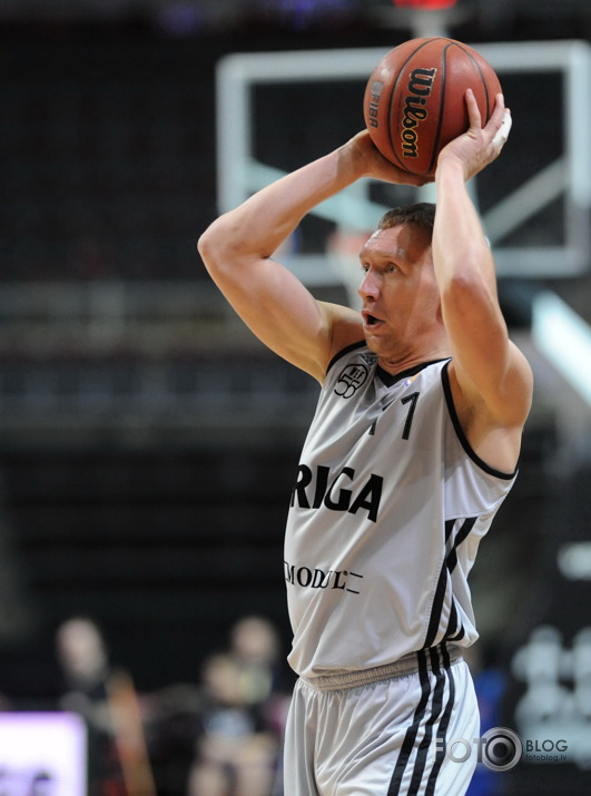 VEF-Azovmash 73:71