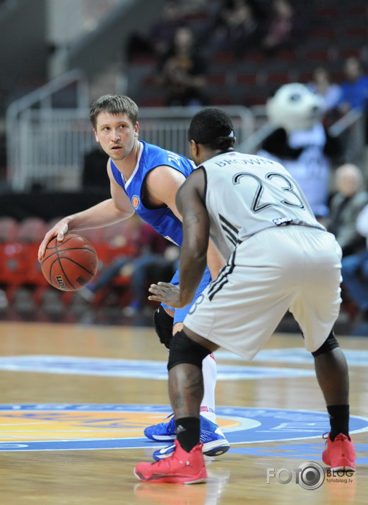 VEF-Azovmash 73:71