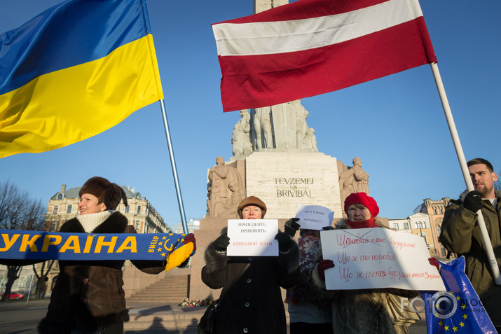 Mītiņš Ukrainas tautas cīņas atbalstam pie Brīvības Pieminekļa