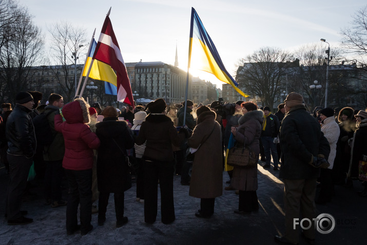 Mītiņš Ukrainas tautas cīņas atbalstam pie Brīvības Pieminekļa