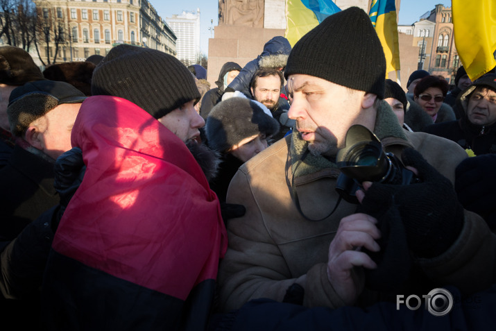 Mītiņš Ukrainas tautas cīņas atbalstam pie Brīvības Pieminekļa