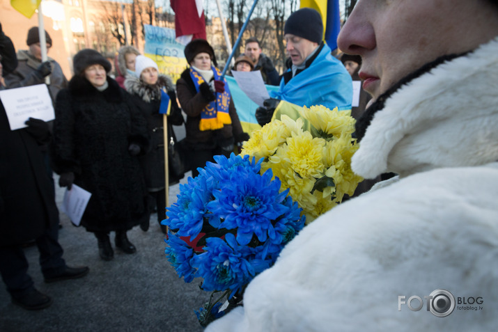 Mītiņš Ukrainas tautas cīņas atbalstam pie Brīvības Pieminekļa