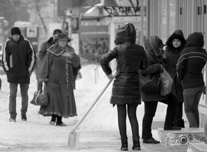 Kam nav savas lāpstas .... (jeb diena pēc puteņa)