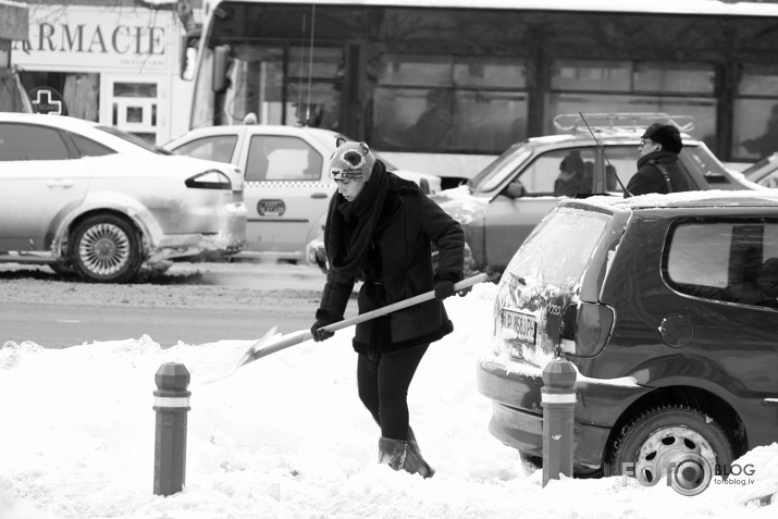 Kam nav savas lāpstas .... (jeb diena pēc puteņa)