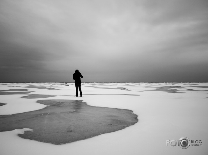 Melnā meklējums pēc baltā