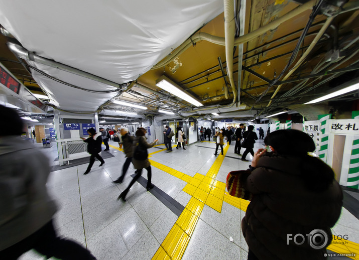 «Klīstošais latvietis metro stacijā»