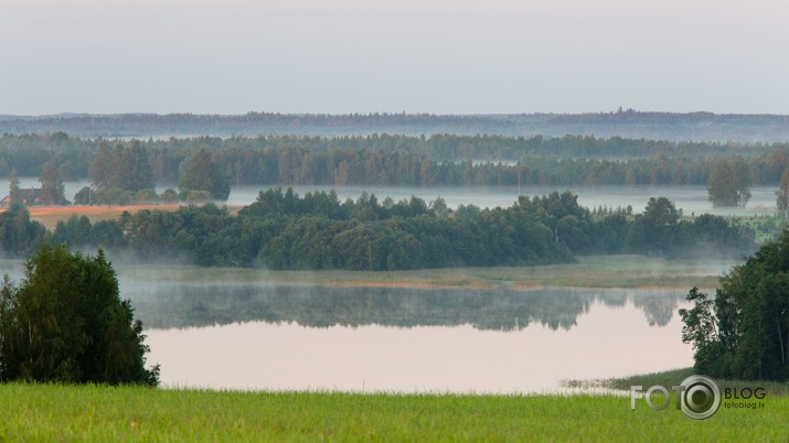 Rīts pie Adamovas ezera