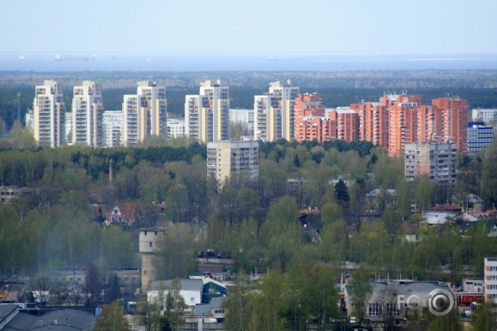 uz Panorama Plaza jumta