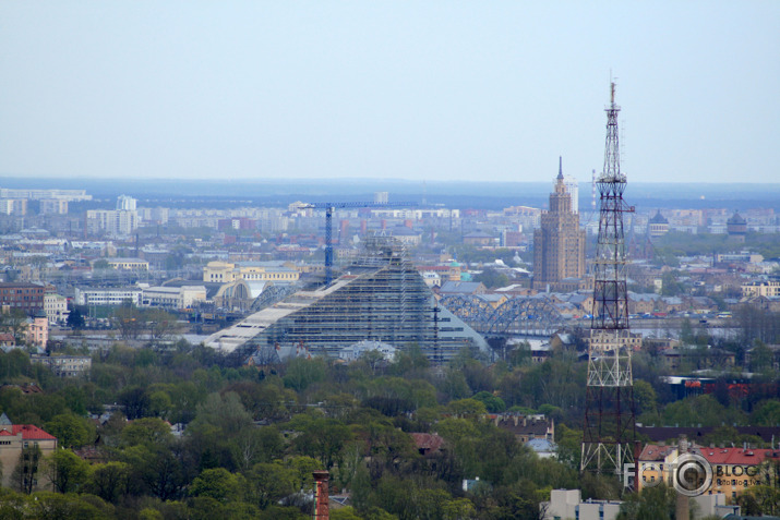 uz Panorama Plaza jumta