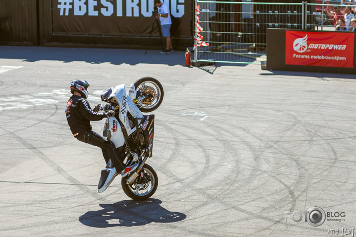 "Ghetto Streetbike Freestyle"