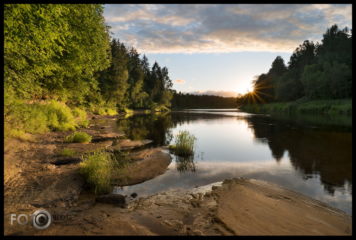 Gauja siltā vakarā