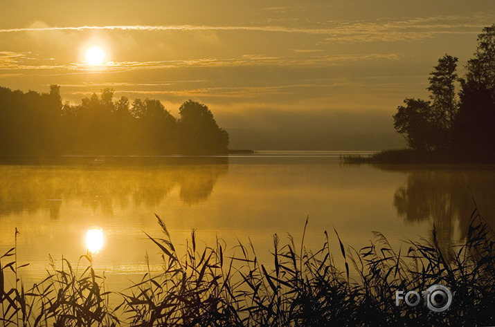 Sventes ezers rītausmā