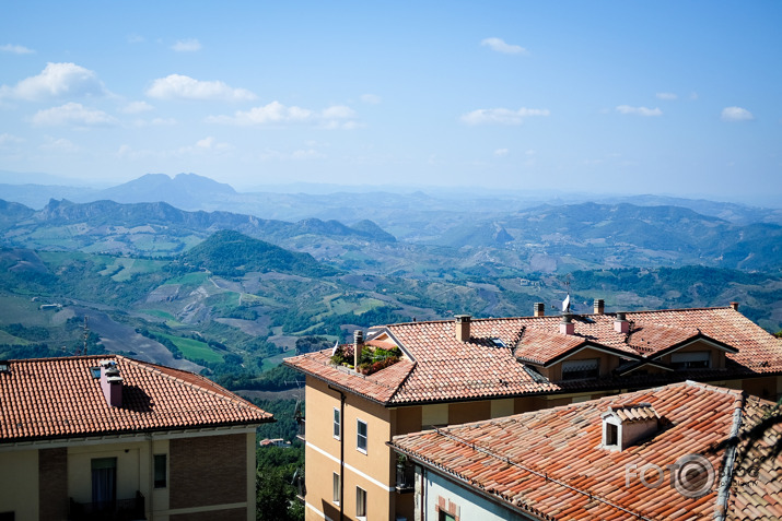 Oranžie jumti un skats