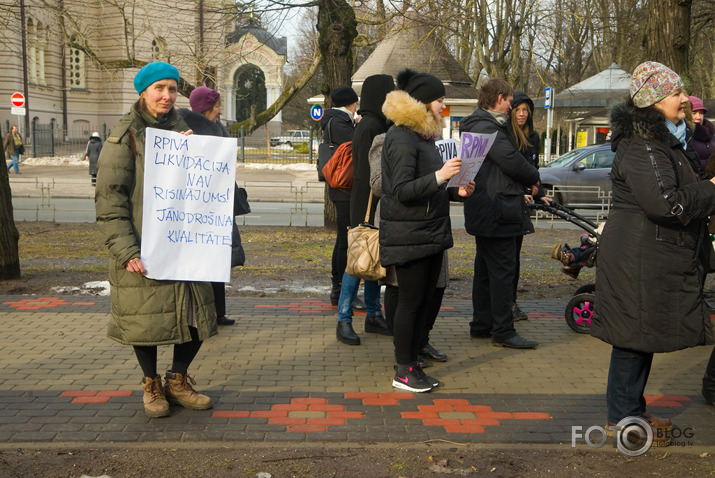 studenti piketē un šmiketē