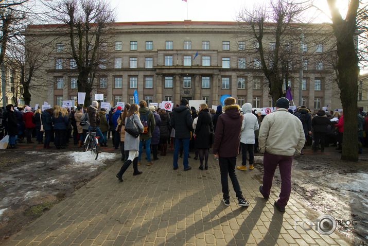 studenti piketē un šmiketē