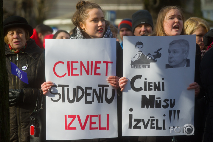 Kaža, ej mājā!