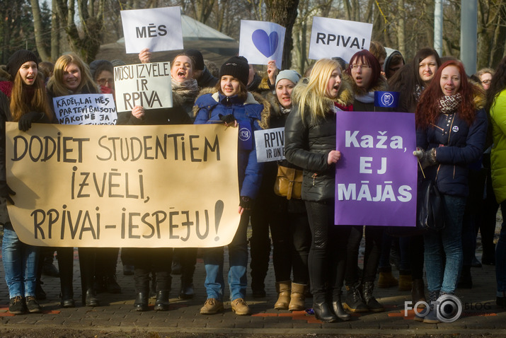 Kaža, ej mājā!