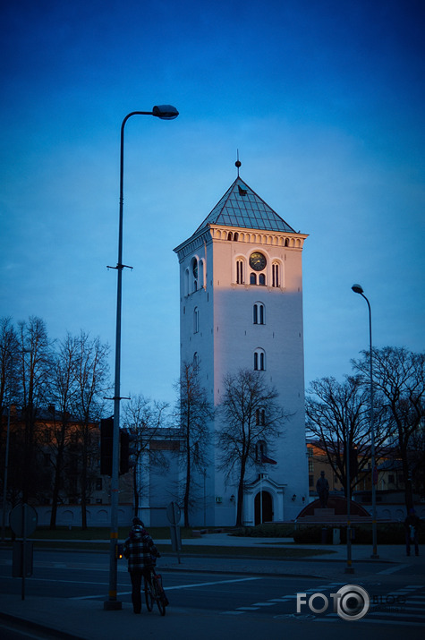 Pavasaris, pilsēta, vakars