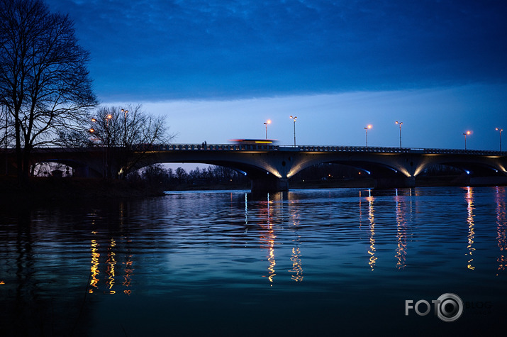 Pavasaris, pilsēta, vakars