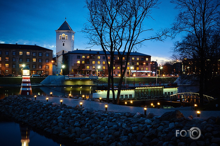 Pavasaris, pilsēta, vakars