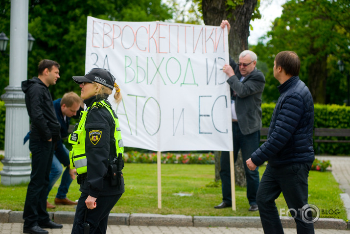 N€iroskep†iķi pret praidu