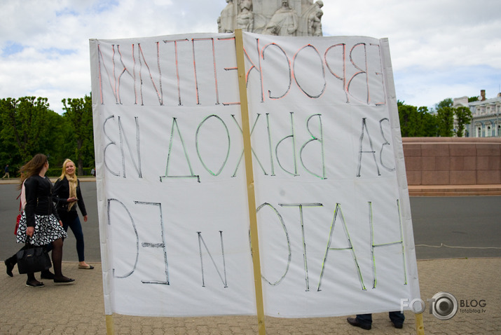 N€iroskep†iķi pret praidu
