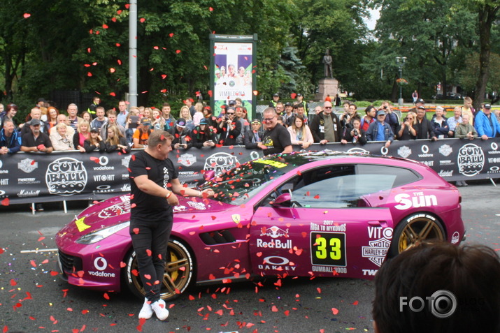 Gumball 3000 autiņi...