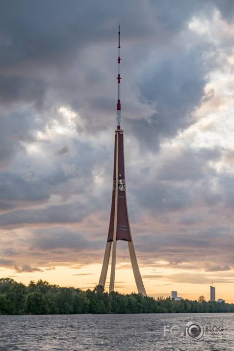 Pa Daugavu līdz hesam