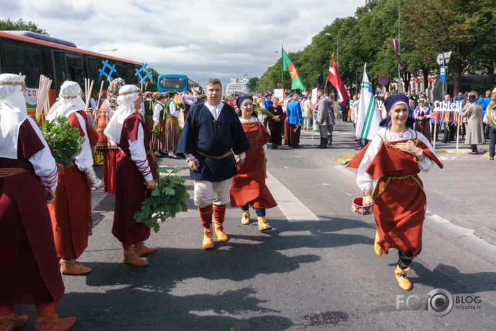 Pulcējamies un svinam