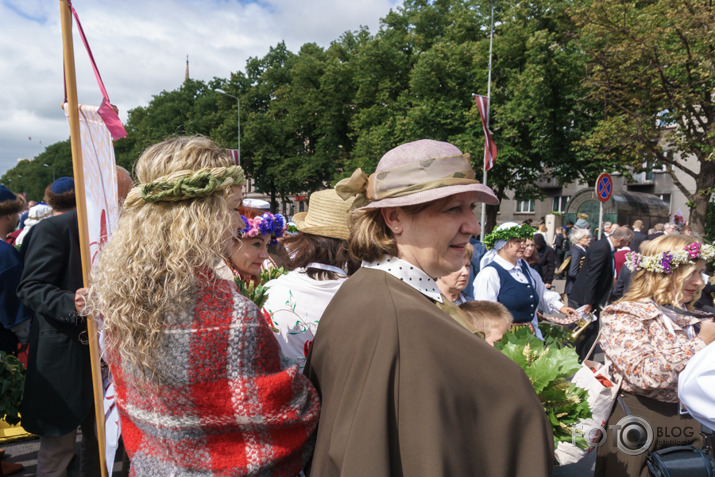 Pulcējamies un svinam