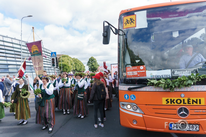 Pulcējamies un svinam